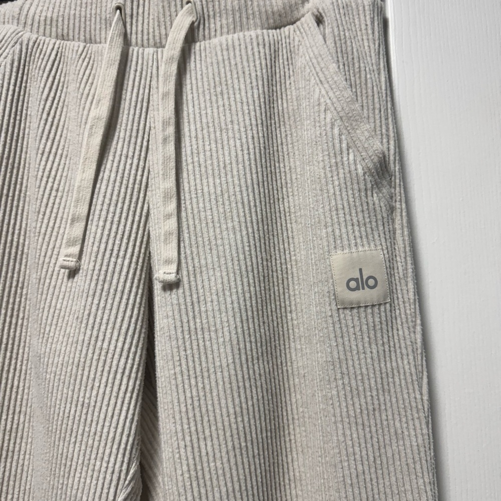 ALO Yoga Light Gray Ribbed jogging pants - Picture 3 of 4